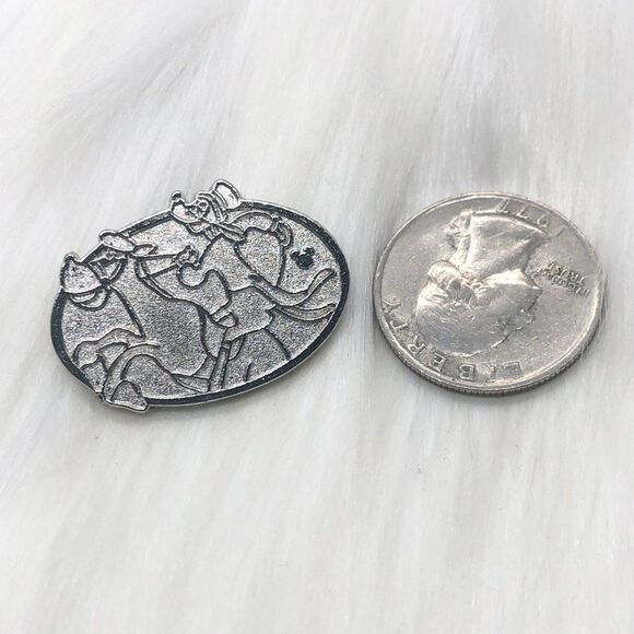 🔮 5/$25 Disney Goofy Horseback Riding Chaser Pin - Picture 3 of 4